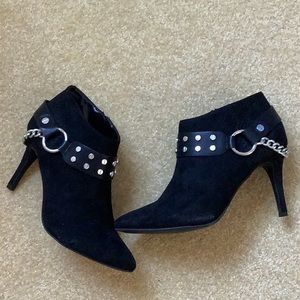 Jennifer Lopez black ankle booties